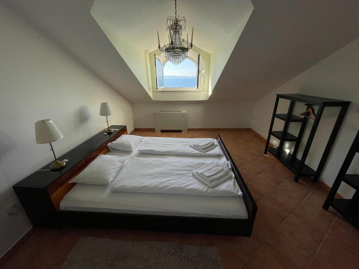 Luxury Seaside Villa With A Classic Mediterranean Olive Garden, A Fully Equipped Professional Kitchen, Pool, Sauna, Padle Boards And Canoe - Miolin Beach House Трогір Екстер'єр фото