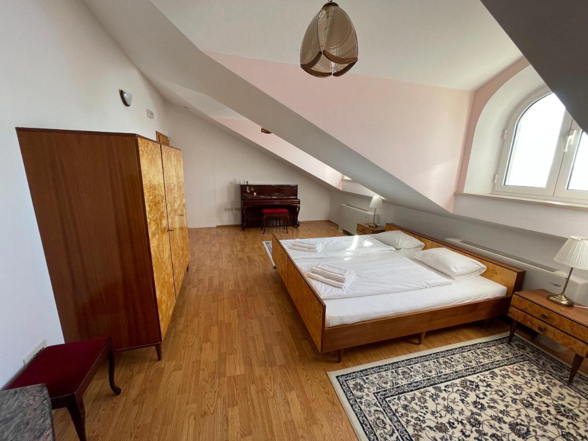 Luxury Seaside Villa With A Classic Mediterranean Olive Garden, A Fully Equipped Professional Kitchen, Pool, Sauna, Padle Boards And Canoe - Miolin Beach House Трогір Екстер'єр фото