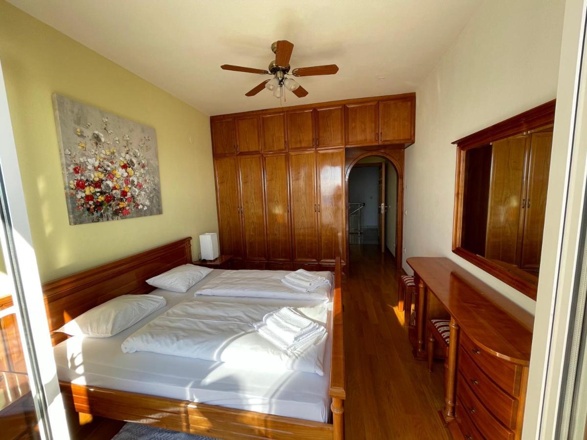 Luxury Seaside Villa With A Classic Mediterranean Olive Garden, A Fully Equipped Professional Kitchen, Pool, Sauna, Padle Boards And Canoe - Miolin Beach House Трогір Екстер'єр фото