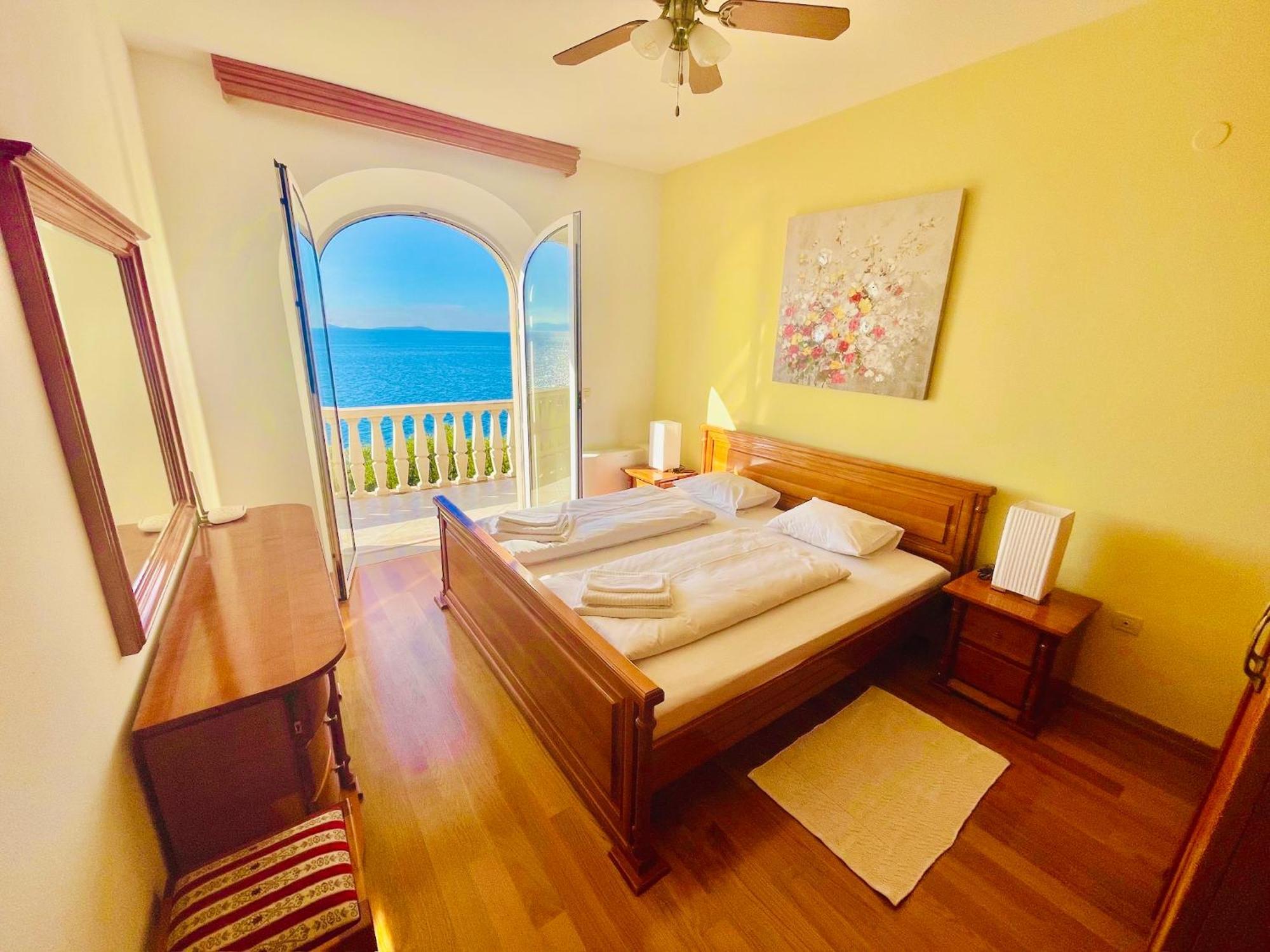Luxury Seaside Villa With A Classic Mediterranean Olive Garden, A Fully Equipped Professional Kitchen, Pool, Sauna, Padle Boards And Canoe - Miolin Beach House Трогір Екстер'єр фото