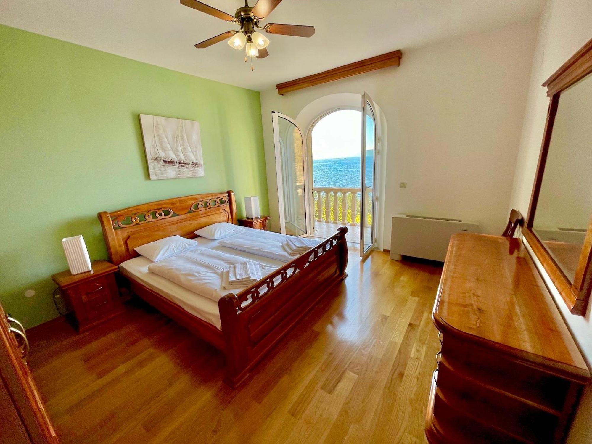 Luxury Seaside Villa With A Classic Mediterranean Olive Garden, A Fully Equipped Professional Kitchen, Pool, Sauna, Padle Boards And Canoe - Miolin Beach House Трогір Екстер'єр фото