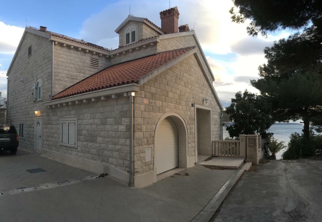 Luxury Seaside Villa With A Classic Mediterranean Olive Garden, A Fully Equipped Professional Kitchen, Pool, Sauna, Padle Boards And Canoe - Miolin Beach House Трогір Екстер'єр фото