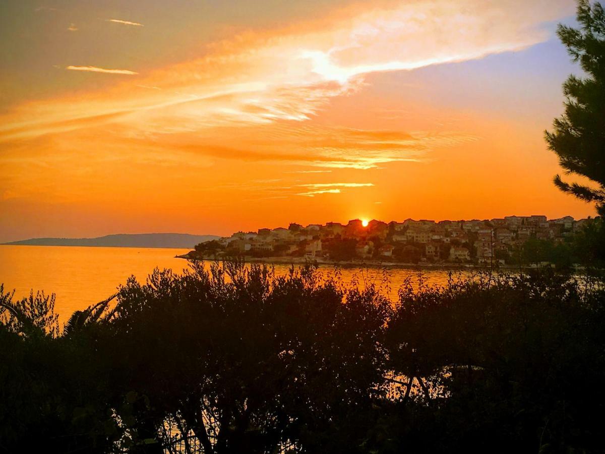 Luxury Seaside Villa With A Classic Mediterranean Olive Garden, A Fully Equipped Professional Kitchen, Pool, Sauna, Padle Boards And Canoe - Miolin Beach House Трогір Екстер'єр фото