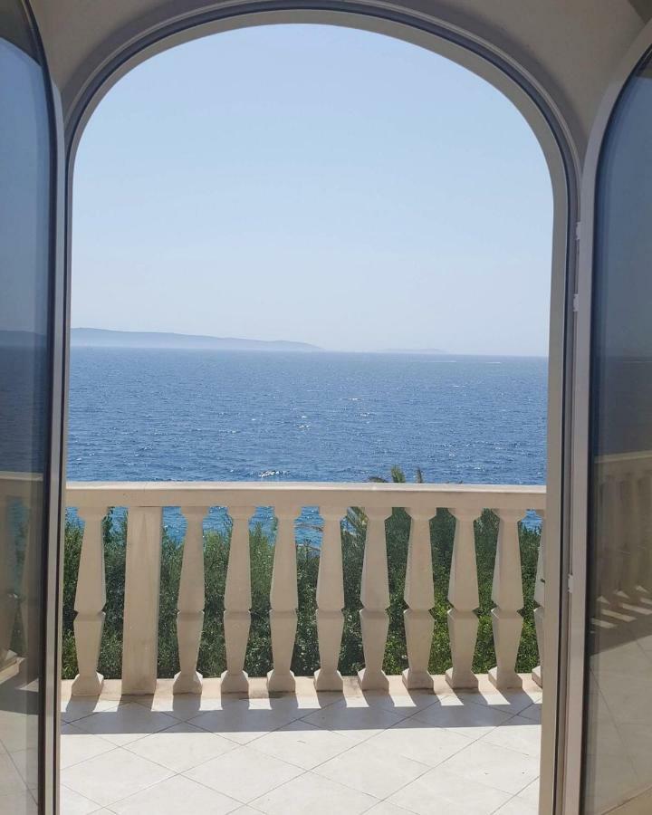 Luxury Seaside Villa With A Classic Mediterranean Olive Garden, A Fully Equipped Professional Kitchen, Pool, Sauna, Padle Boards And Canoe - Miolin Beach House Трогір Екстер'єр фото