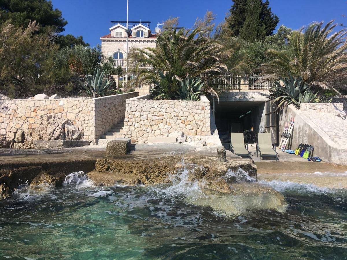 Luxury Seaside Villa With A Classic Mediterranean Olive Garden, A Fully Equipped Professional Kitchen, Pool, Sauna, Padle Boards And Canoe - Miolin Beach House Трогір Екстер'єр фото